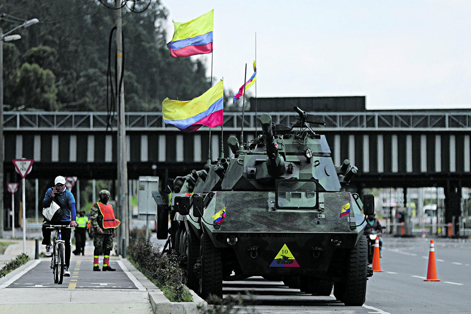 RESPUESTA MILITARIZADA. El gobierno de Duque sacó tanques a las calles de Bogotá para reprimir las  protestas.
