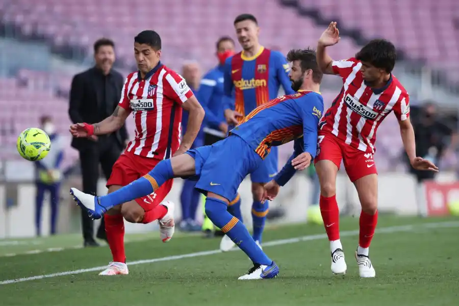 Barcelona no pudo arrebatarle la punta al Atlético Madrid y terminaron 0-0