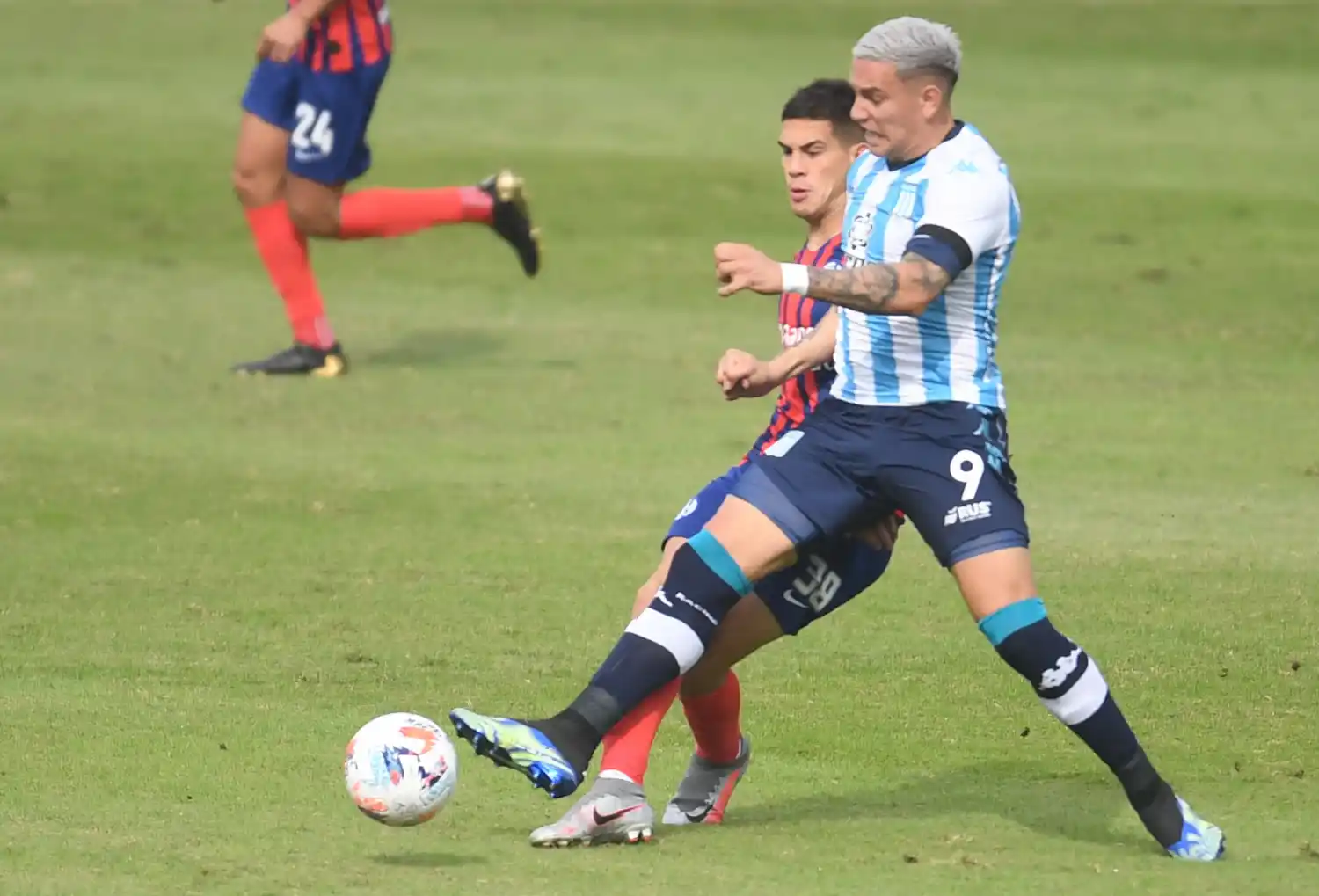 Racing venció 2 a 0 a San Lorenzo, y se metió en los cuartos de final