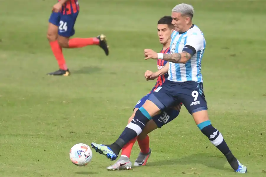 Racing venció 2 a 0 a San Lorenzo, y se metió en los cuartos de final