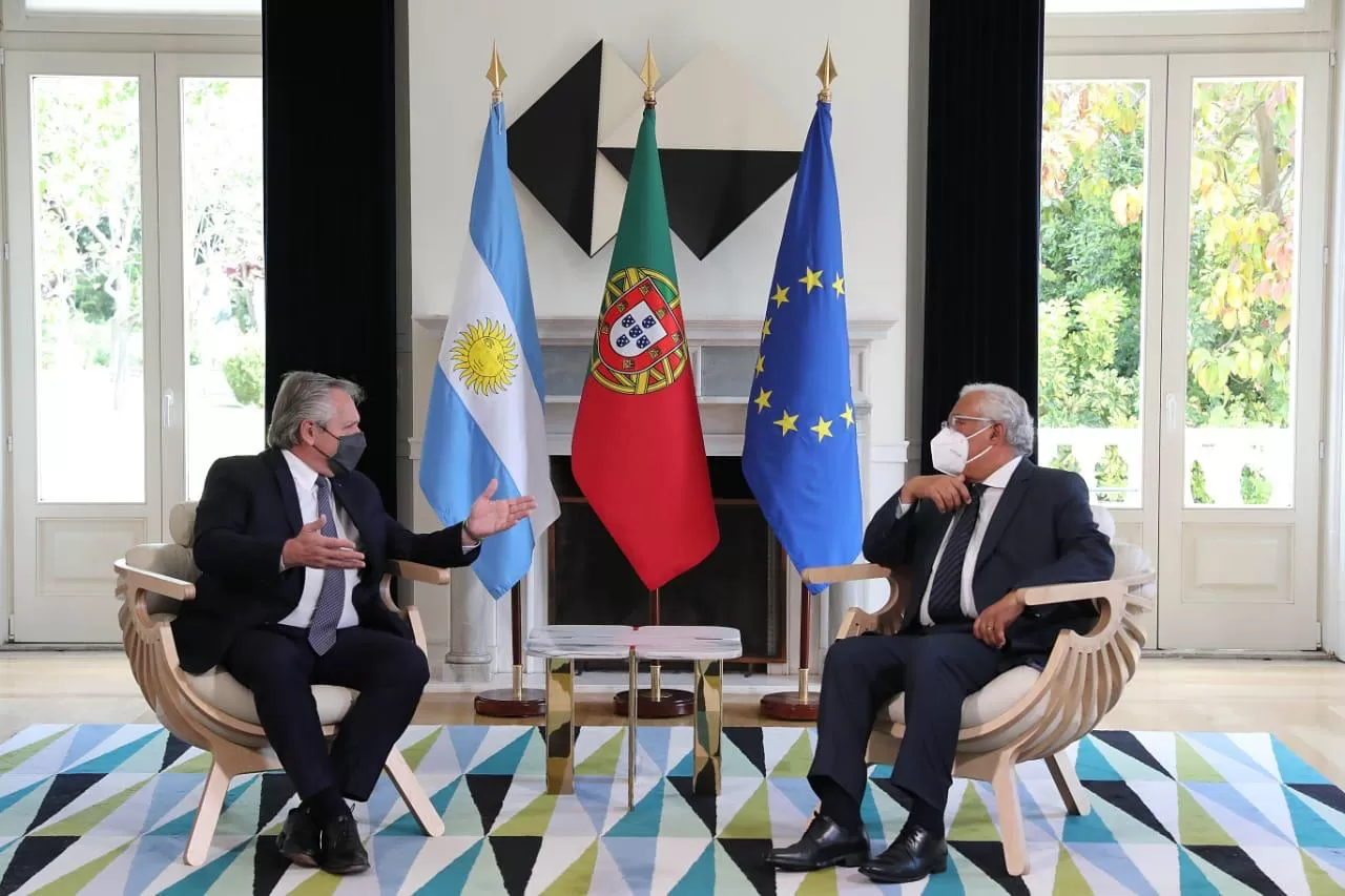 ENCUENTRO. Fernández fue recibido por el premier portugués Costa. Foto: Presidencia de la Nación