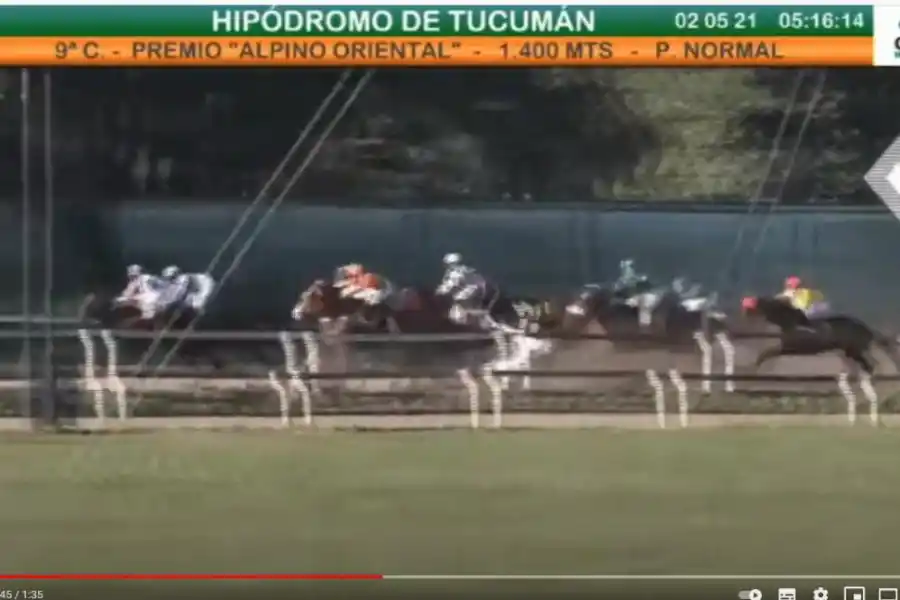 EN PLENO CODO. Sergio Corbalán venía tercero cuando sufrió la rodada.