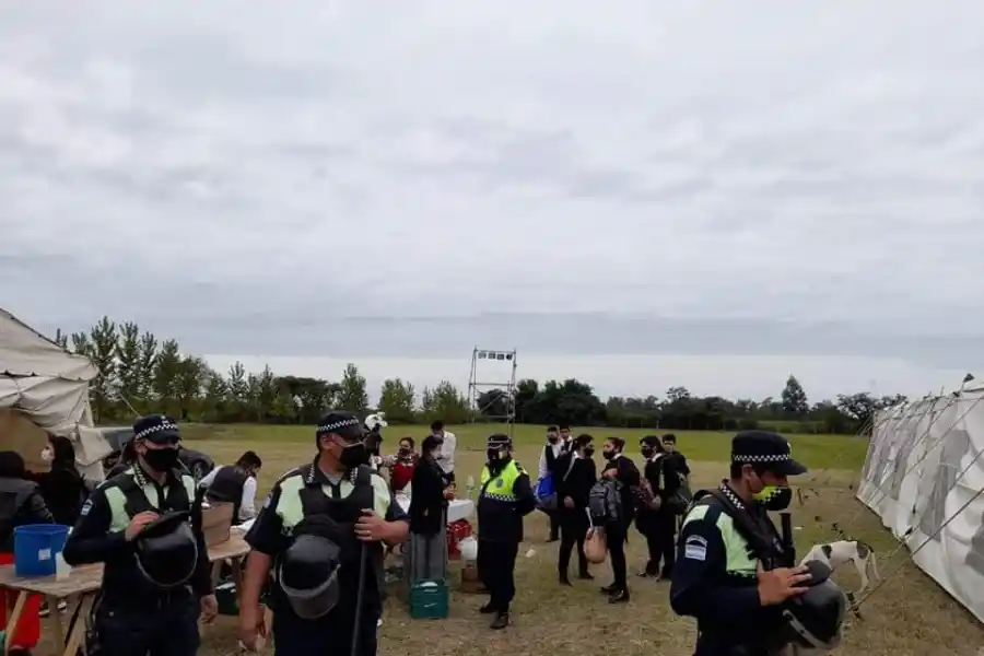 Escándalo: un concejal de Alderetes celebró el cumpleaños de 15 de su hija con 400 invitados