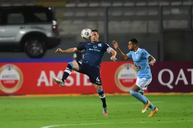 Racing sumó un gran triunfo en Perú y puso un pie en la siguiente ronda de la Libertadores