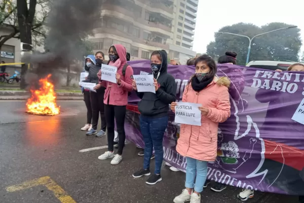 A un año de la denuncia contra Bussi por presunto abuso sexual, mujeres marcharon a la Legislatura