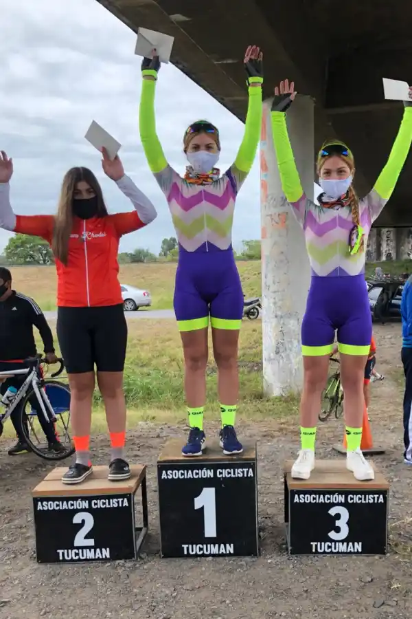 DAMAS. Sonia Alabarce (centro) logró su primera victoria.