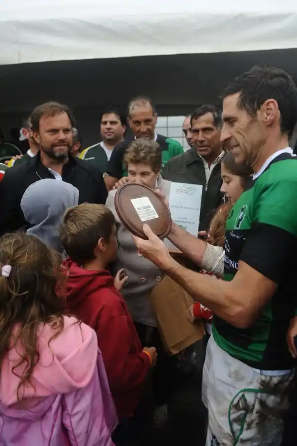 SIEMPRE PREDISPUESTO. Salustiano se involucró en reconocimientos y movidas solidarias en el marco del Seven de Tafí, en cuya organización participó siempre. 