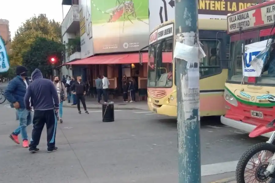 Con un par de cortes en esquinas clave, choferes autoconvocados sitiaron el centro tucumano