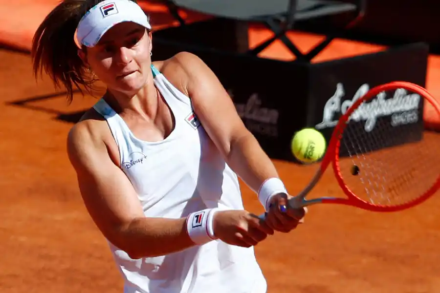 EL GOLPE. Podoroska, semifinalista de Roland Garros 2020, avanza en Roma con una victoria soñada.