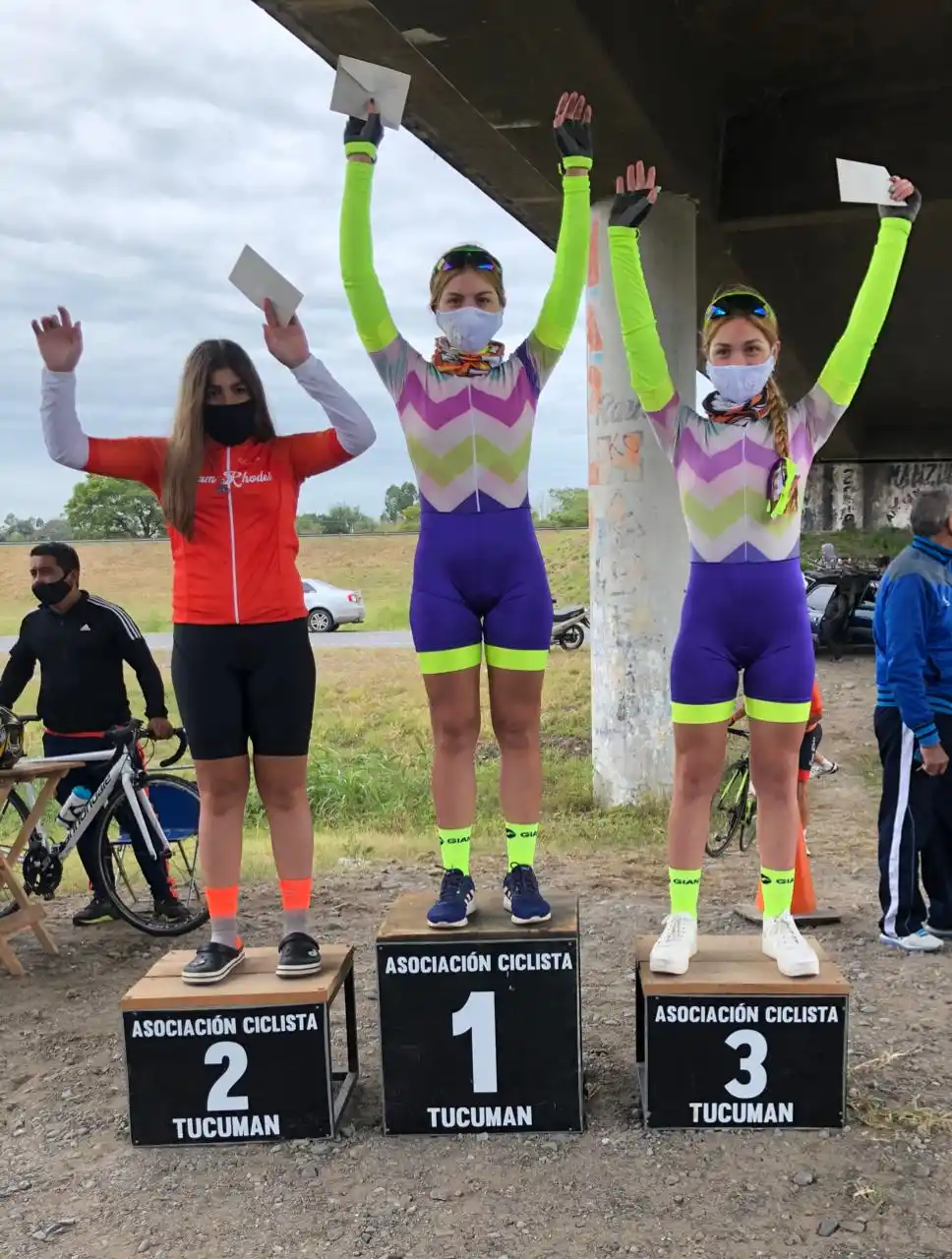 DAMAS. Sonia Alabarce (centro) logró su primera victoria.