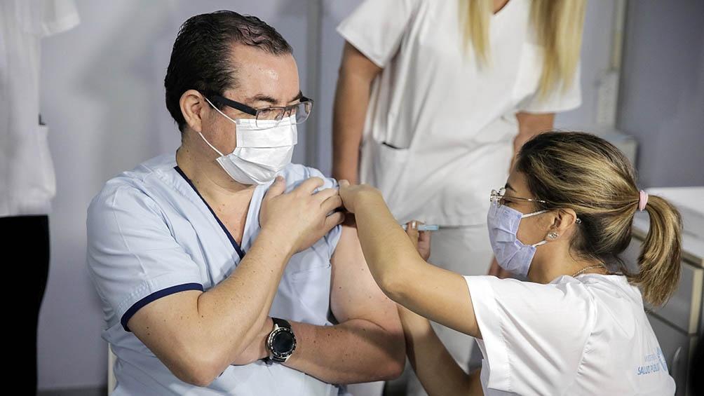Empleadores podrán exigir la presencialidad de los trabajadores que hayan recibido una dosis de la vacuna