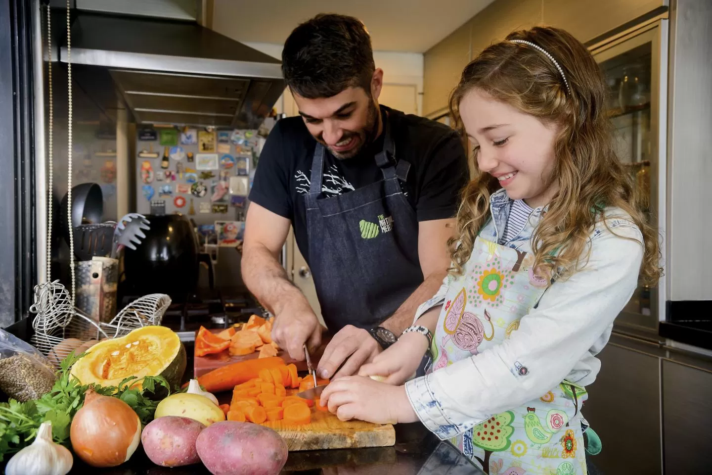 IDEAS. Entre las recomendaciones, figura que cocinar y comer formen una parte importante y divertida de la rutina familiar. FOTO GENTILEZA UNICEF