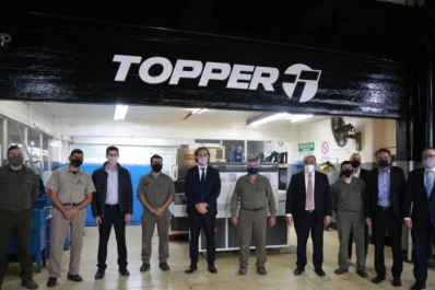 Los ministros de Nación visitaron una fábrica de zapatillas, junto a Manzur