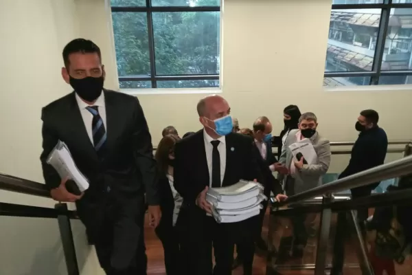 Docentes autoconvocados y organizaciones políticas criticaron a Lichtmajer