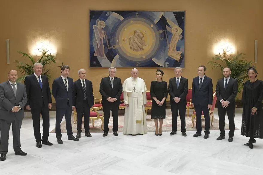 El Papa Francisco junto a la comitiva argentina FOTO HANDOUT - VATICAN MEDIA