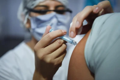 Cuáles son las consecuencias de combinar distintas vacunas contra covid-19