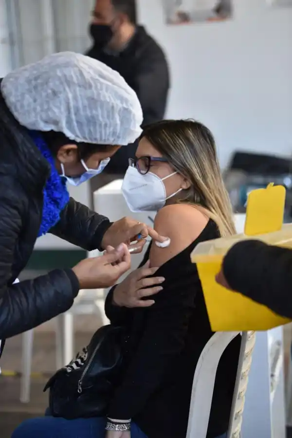  Moderna se guarda en la heladera; Pfizer a 80° bajo cero