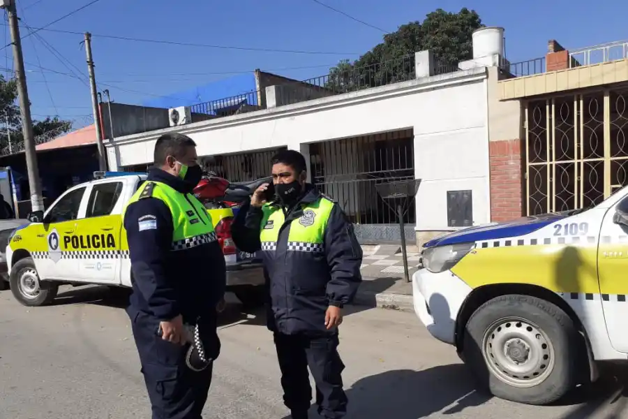 Allanamiento, secuestro y detención por el robo a un policía