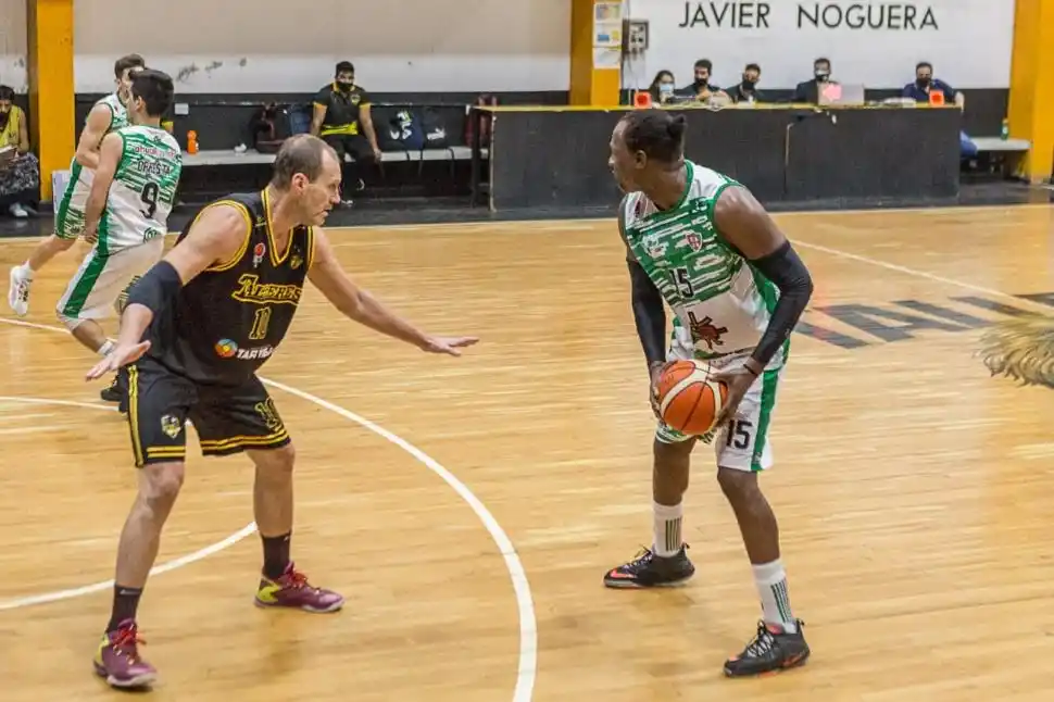 PASIÓN. El básquet es su modo de vida. Ahora intenta aportarle su experiencia a la fusión en el Torneo Federal.
