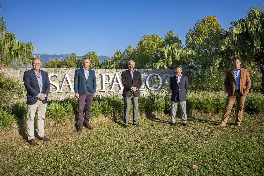 De izquierda a derecha: Arq. Guillermo Sobrino (Atrio Arquitectura), Arq. Eduardo Grinblat (Atrio Arquitectura), Arq. Daniel Lucci (Grupo Lucci), Arq. Pedro Macchi (Atrio Arquitectura) y Lic. Juan Manuel Cossio -h- (BCG Consulting)