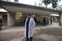 El barbijo y la distancia social, rarezas en Santa Ana