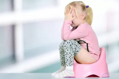 ¿Cómo sé que mi hijo está listo para dejar los pañales y que no voy a forzarlo?