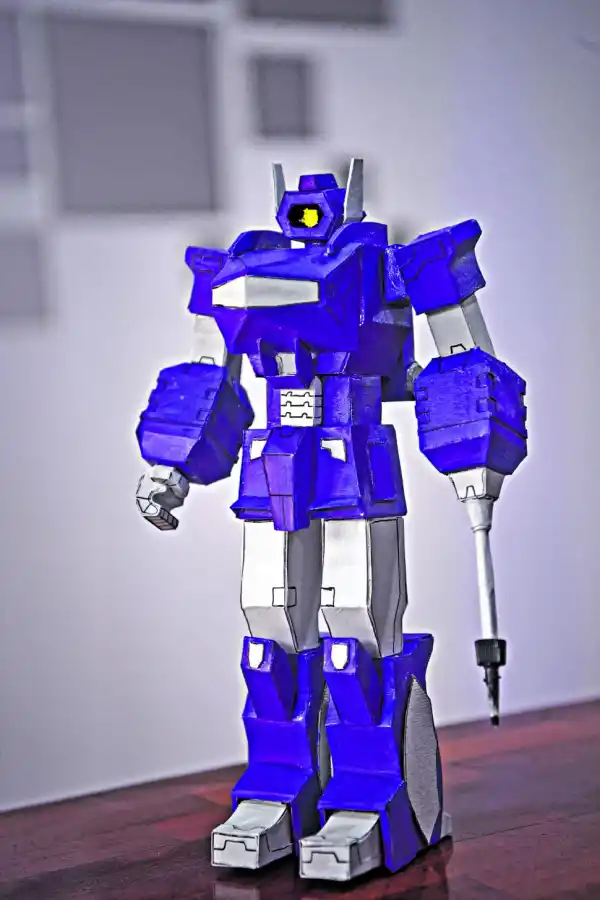 CONSULTORIO. Nicolás Viñarta usó restos de una impresora y PC para crear el equipo médico.