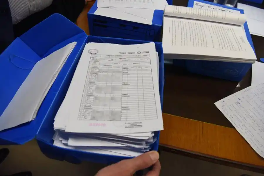 PLANILLAS DE ASISTENCIA. Dijeron que en la “Caja A” hallaron casi 600.