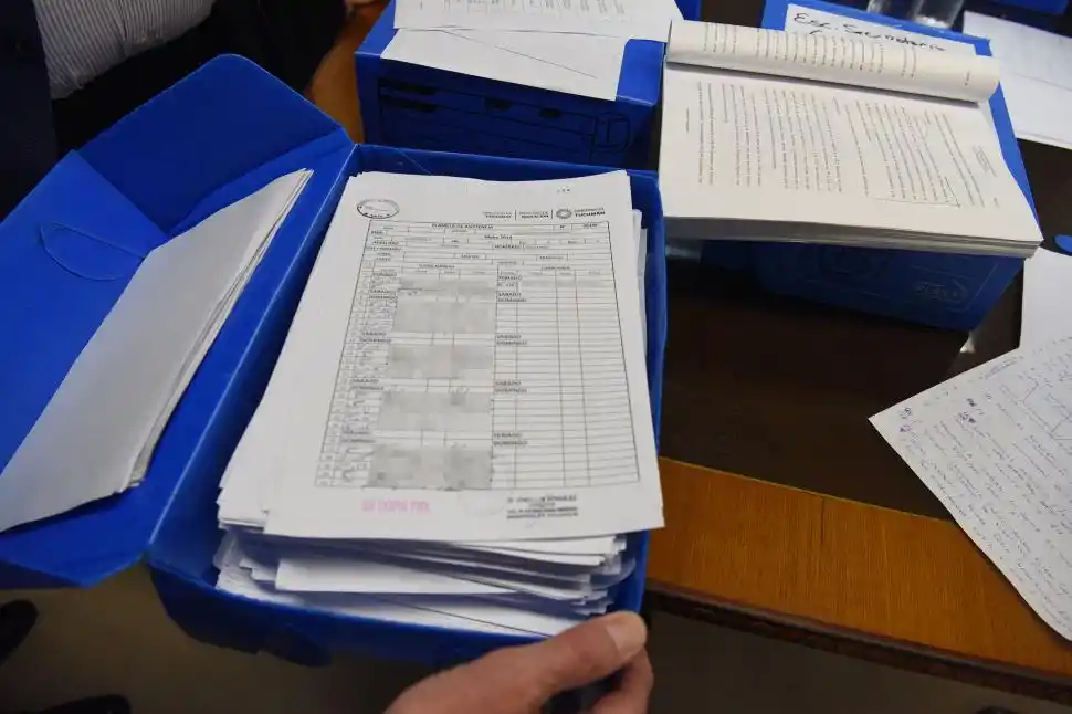 PLANILLAS DE ASISTENCIA. Dijeron que en la “Caja A” hallaron casi 600.