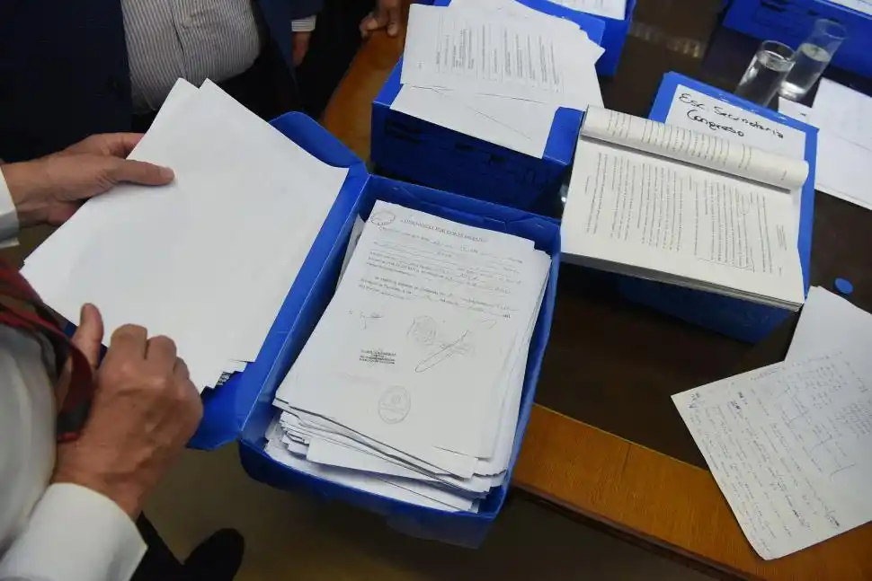 CONSTANCIA POLICIAL. Hallaron actas por ausencias por cortes de rutas. 