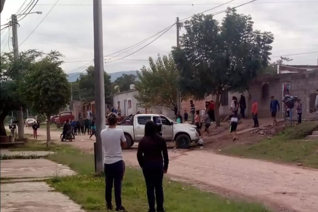 Una camioneta subió a la vereda y mató a un niño de tres años en Las Talitas