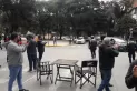 Propietarios de bares y restaurantes improvisaron una protesta en la plaza Urquiza
