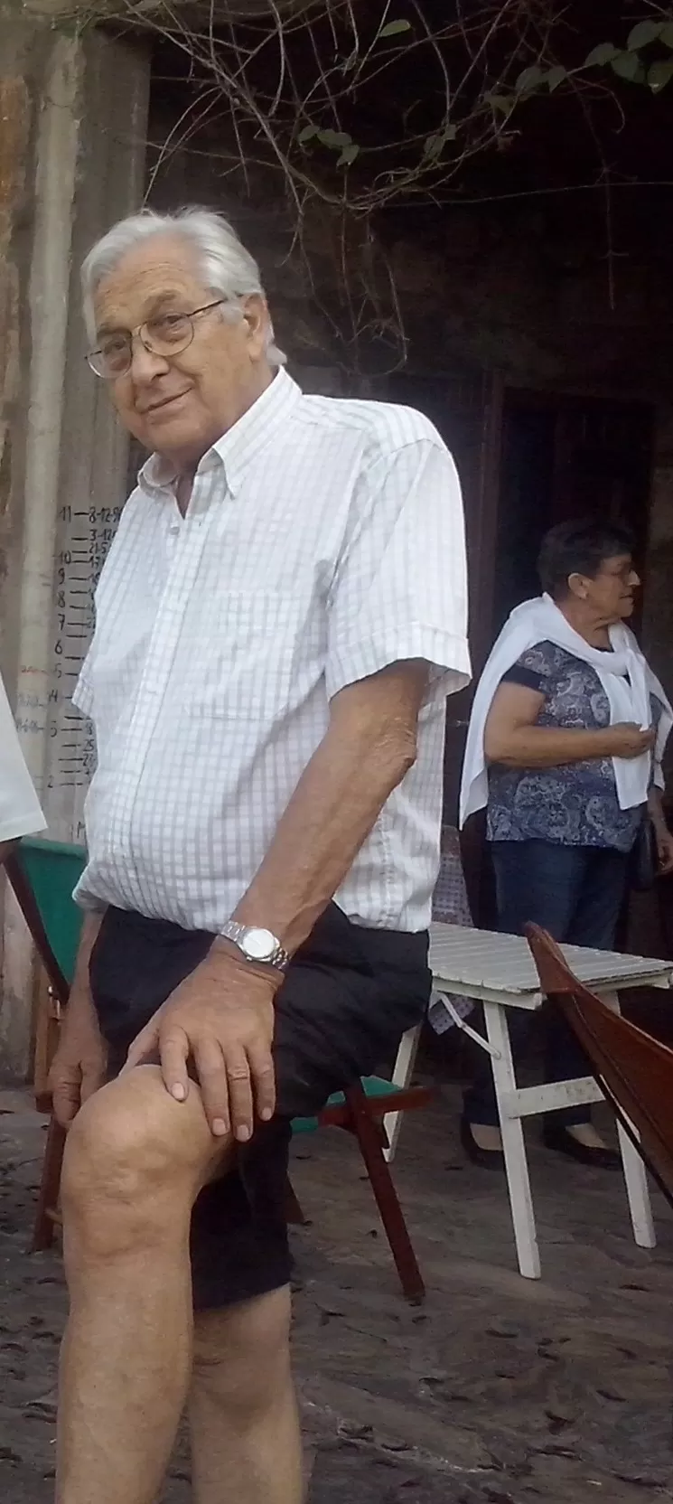 MIRADA CÓMPLICE. Roberto García en su casa de San Javier. LA GACETA / ROBERTO ESPINOSA