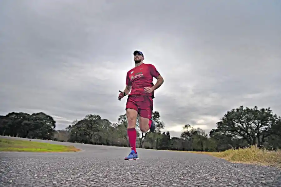 EN SOLEDAD. El running de manera individual no encontraría impedimento para su práctica. LA GACETA/JUAN PABLO SANCHEZ NOLI