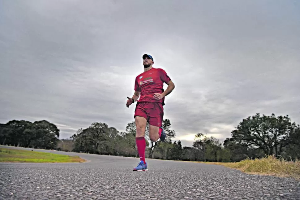 EN SOLEDAD. El running de manera individual no encontraría impedimento para su práctica. LA GACETA/JUAN PABLO SANCHEZ NOLI