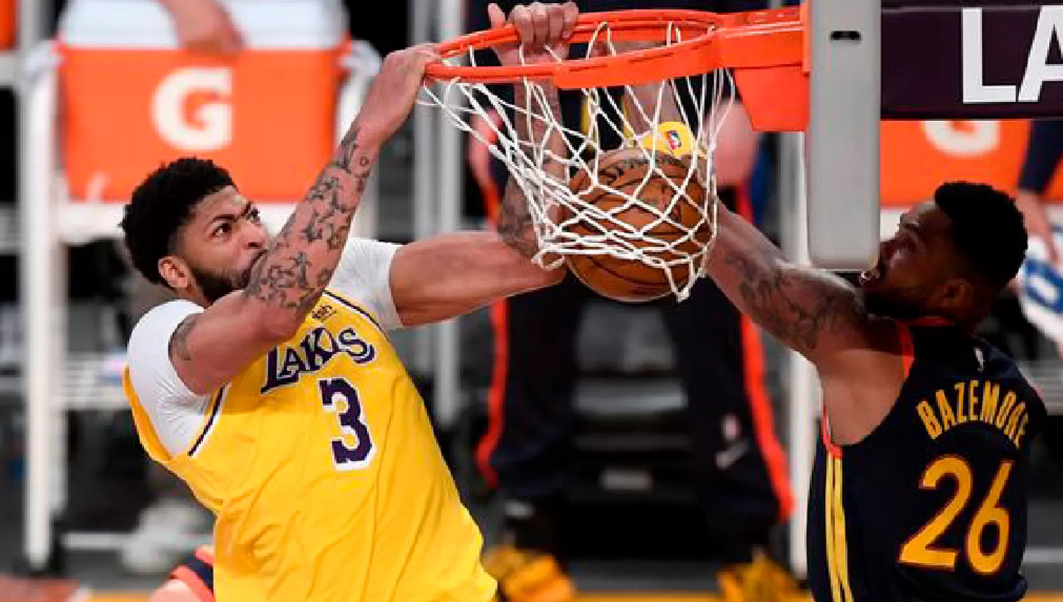 EL DEFENSOR. Davis fue determinante para que Lakers se meta en playoff y sueñe con retener el título.