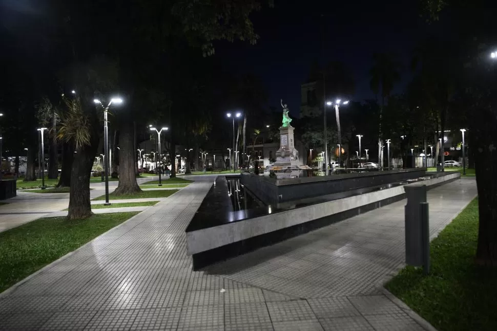 PASEO PRINCIPAL. La plaza Mitre es el epicentro social en la ciudad de Concepción.