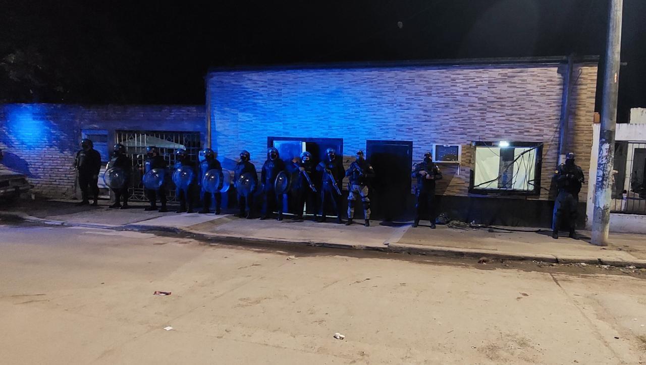 En medio de las restricciones, vendían droga en una casa del barrio Los Vázquez