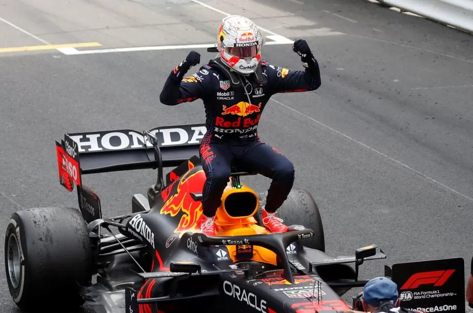 SUEÑO CUMPLIDO. Verstappen fue el gran ganador en el callejero. 