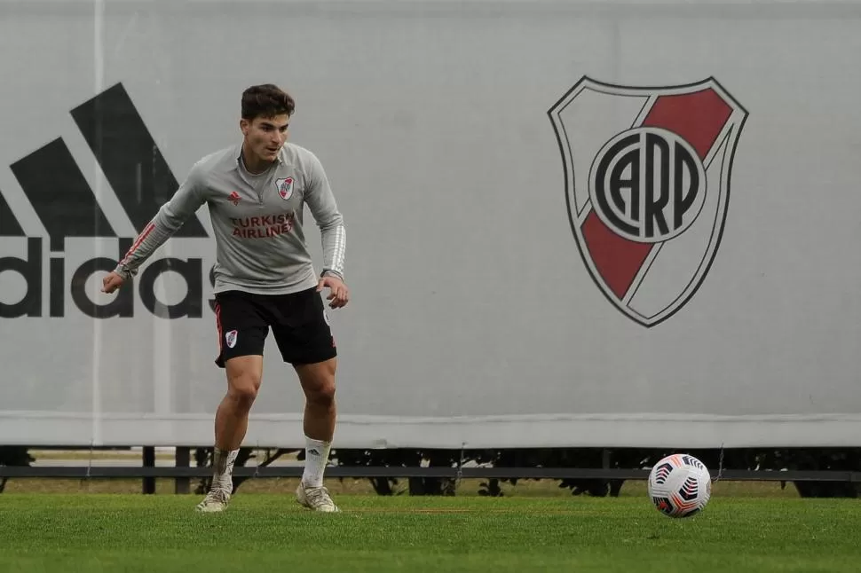 PIEZA CLAVE. Julián Álvarez mostró un gran nivel en los últimos partidos y fue la figura en el histórico triunfo que logró el “Millonario” ante Independiente Santa Fe. 