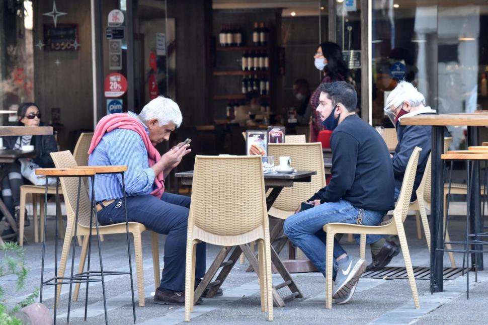 Gastronómicos, en pie de guerra por las restricciones: no podemos permitirnos cerrar