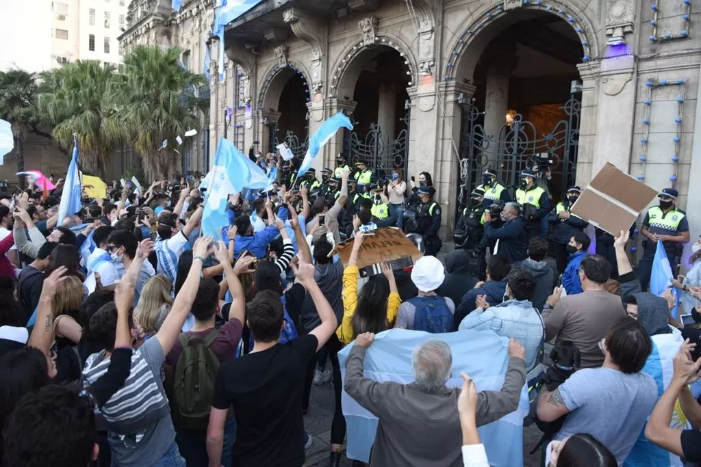 Mirá las mejores fotos de las protestas contra las restricciones en Tucumán