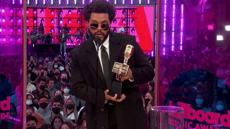 THE WEEKND. El cantante compositor canadiense se llevó 10 premios.