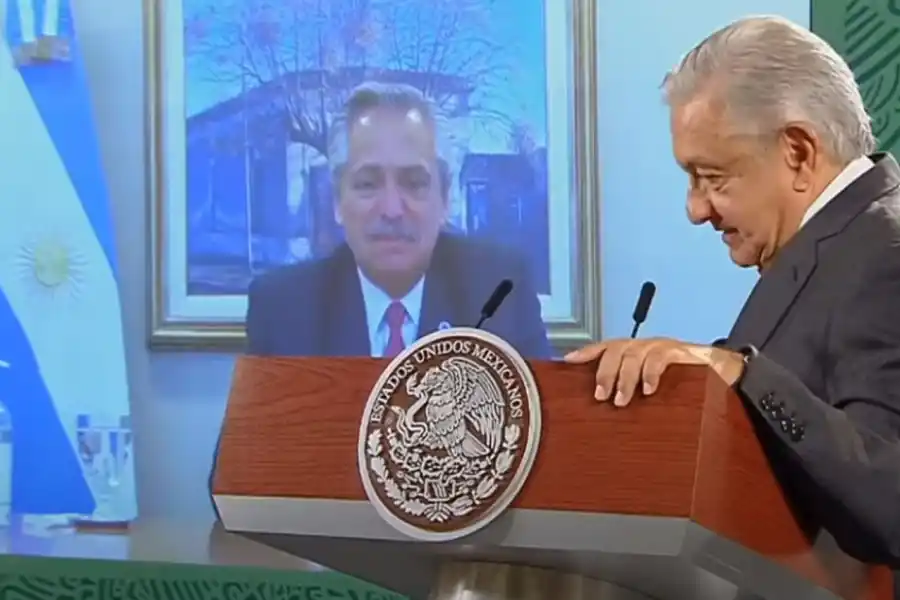 HALAGOS. Fernández y López Obrador intercambiaron elogios durante la conferencia de prensa.