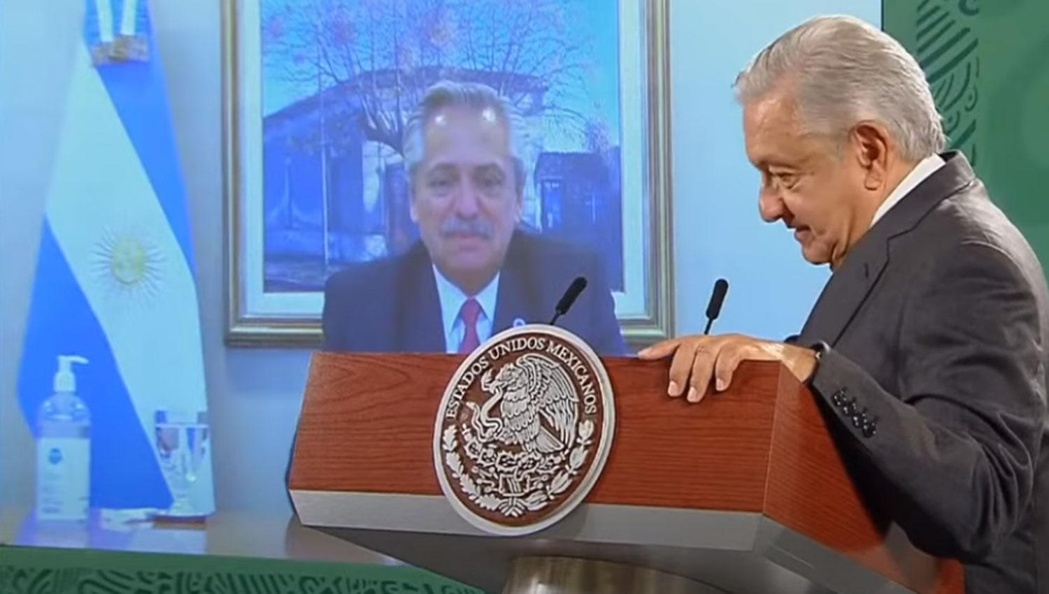 HALAGOS. Fernández y López Obrador intercambiaron elogios durante la conferencia de prensa.