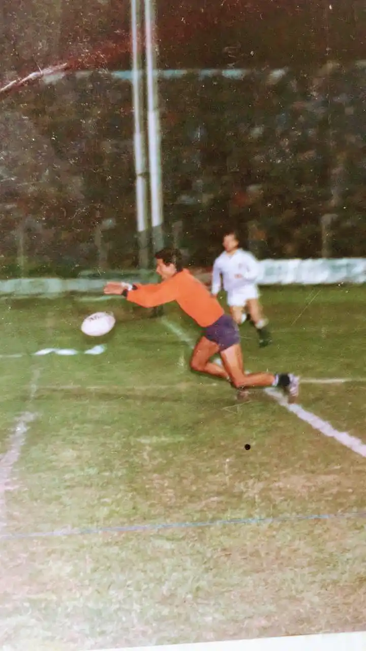 RECUERDO. Gabriel Terán guarda como un tesoro la foto del try a Inglaterra.