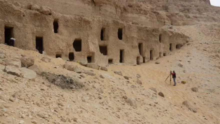 Egipto: descubrieron 250 tumbas excavadas en piedra