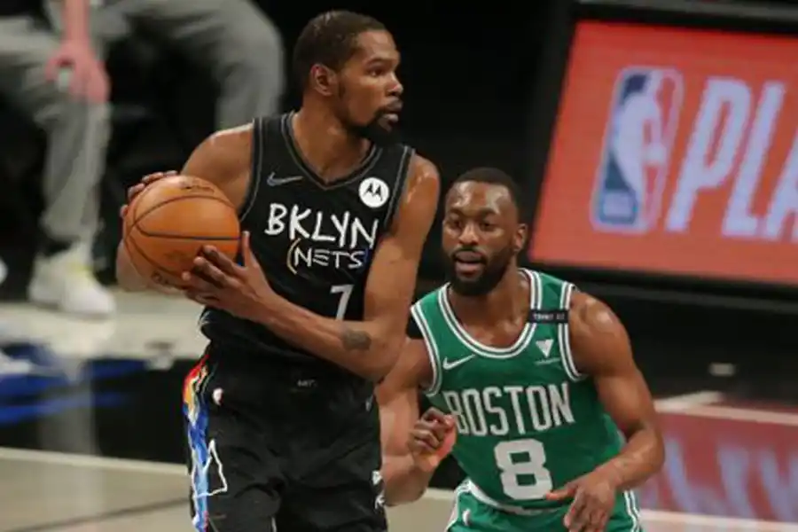 LÍDER. Kevin Durant fue determinante en la victoria de Nets sobre Celtics, que quedaron 0-2 abajo.