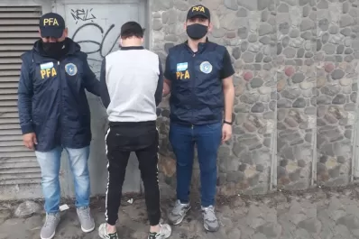 Detuvieron a un vendedor de droga en avenida Colón al 800