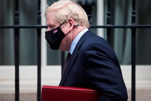 Reino Unido: Boris Johnson descarta restricciones inmediatas ante el avance de Ómicron